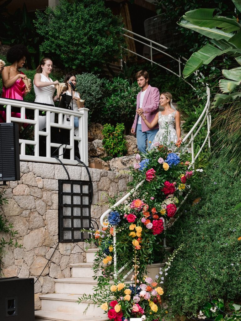 Summer flowers to light up your villa nights