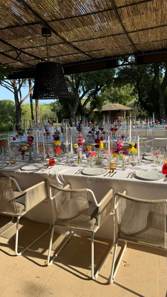 Floral decor ideas for outdoor dinner parties