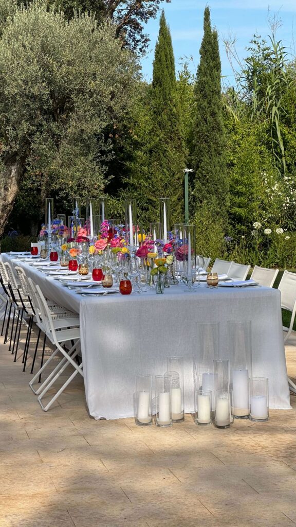 Floral decor ideas for outdoor dinner parties
