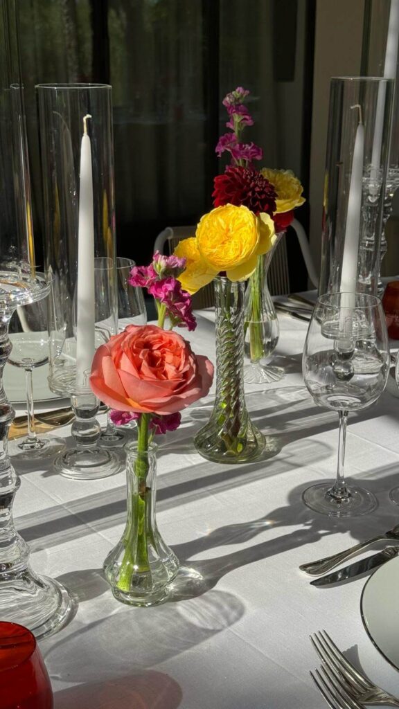 Floral decor ideas for outdoor dinner parties